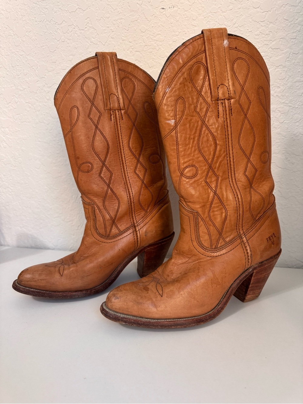 FRYE Vintage Women's Tan Leather Western Cowboy Boots